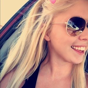 Meet your Posher, Measha